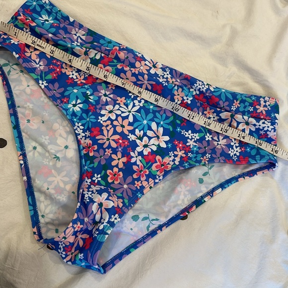 Cup She Bathing Suit - Picture 5 of 7